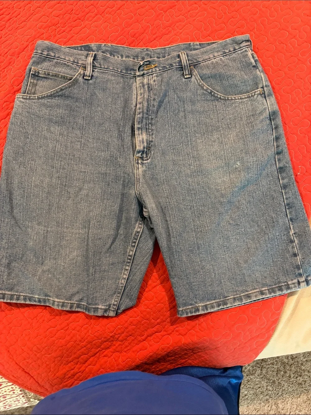 Wrangler Men’s Light Blue Relaxed Fit Denim Jeans